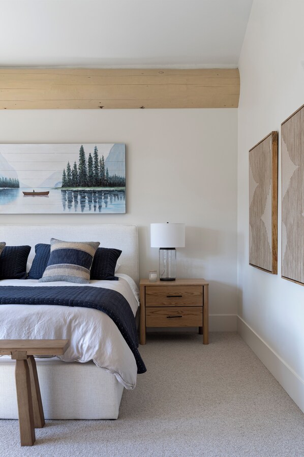 Room - Ski-In/Out, Luxury Home on Whistler Mountain, Taluswood neighbourhood.
Sleeps 10 (Whistler)