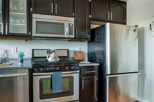 Refrigerador, microondas, horno, placa de cocina