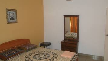 Deluxe Apartment, 3 Bedrooms, Non Smoking, Ocean View | 3 bedrooms, iron/ironing board, free WiFi