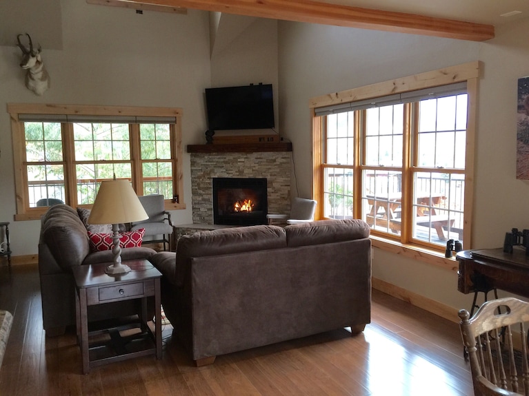 Yellowstone Archview Guesthouse- Stunning Views For Your Ultimate Family Getaway - Gardiner, MT