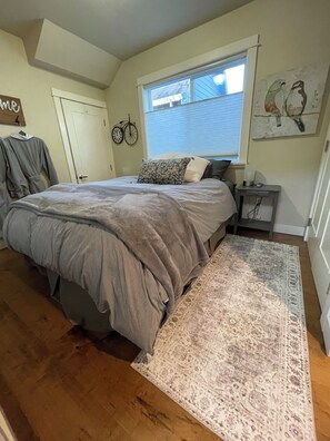 2 habitaciones, tabla de planchar con plancha y wifi gratis 