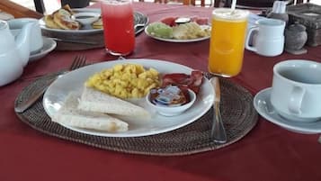 Café da manhã, almoço e jantar