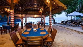 Café da manhã, almoço e jantar