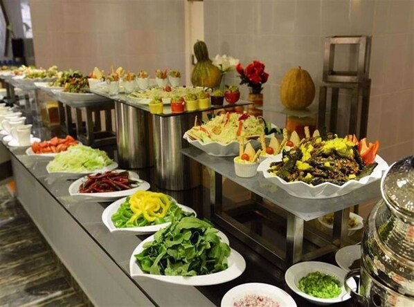 每日供應吃到飽早餐 (每人 SAR40)