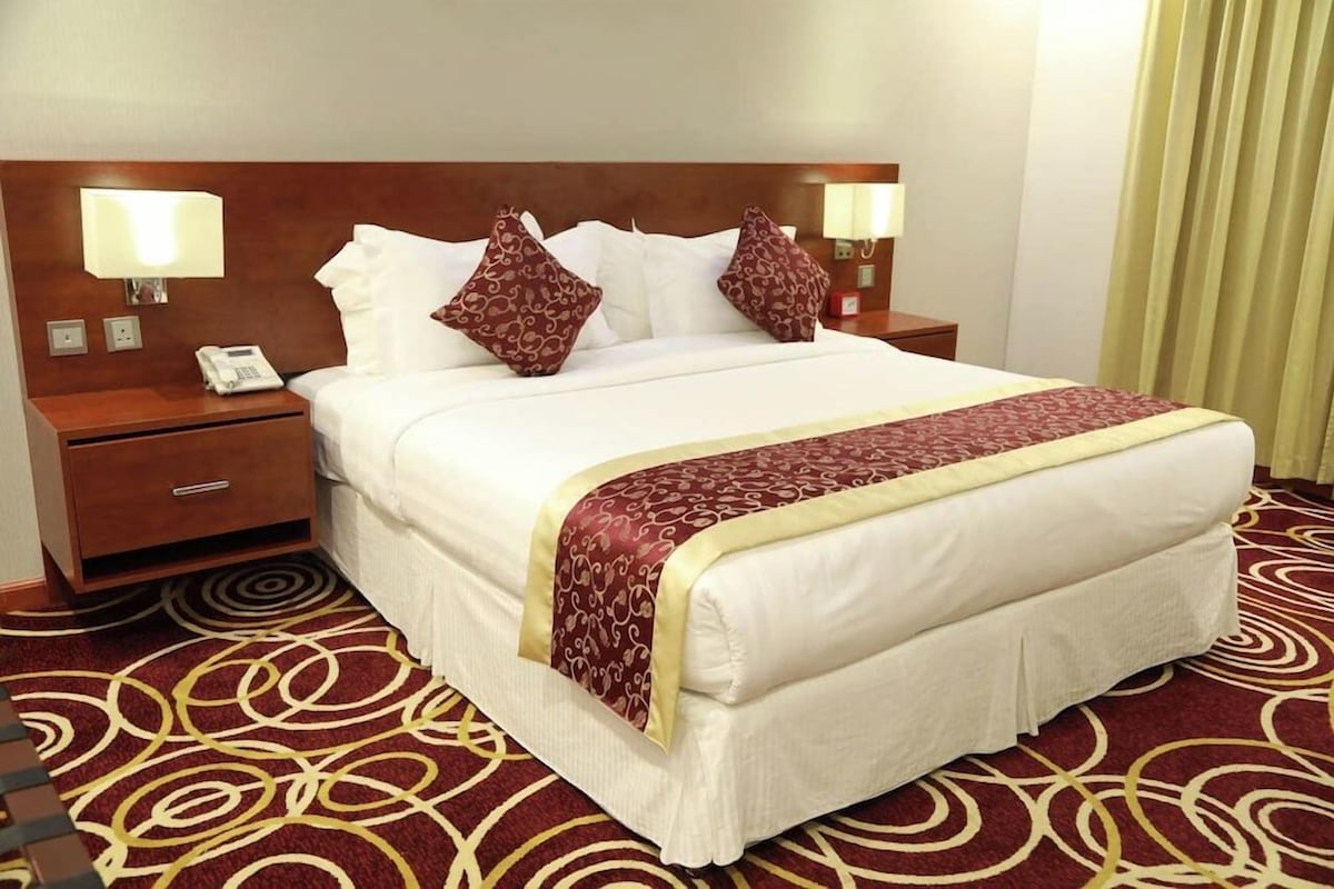 Hypo-allergenic bedding available, in-room safe, desk, blackout drapes