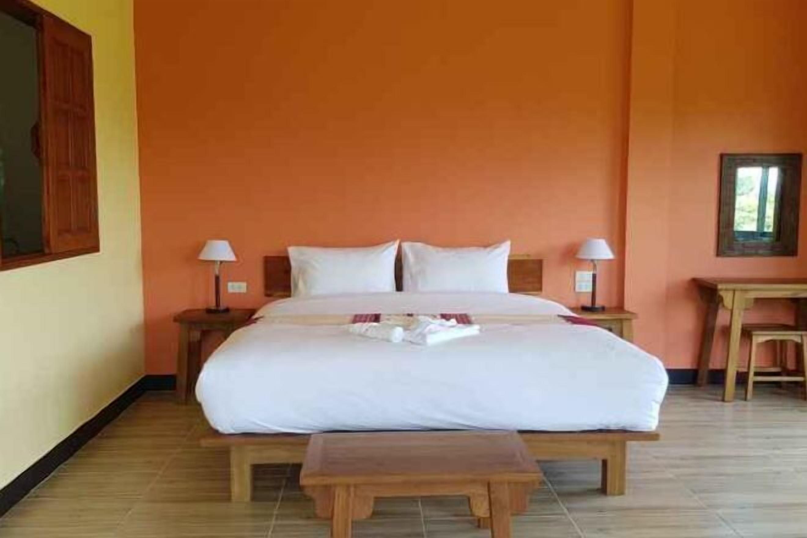 Cortinas opacas, sistema de insonorización, wifi gratis y ropa de cama