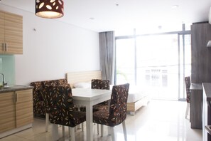 Standard Studio | Desk, soundproofing, free WiFi, wheelchair access - Saigon Sweethome (Ho Chi Minh City)