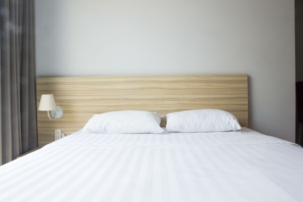 Standard Studio | Desk, soundproofing, free WiFi, wheelchair access - Saigon Sweethome (Ho Chi Minh City)