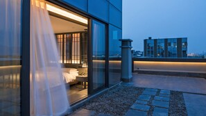 Superior Suite, Balcony | Minibar, in-room safe, desk, blackout drapes - Lucid Xixi Hotel (Hangzhou)
