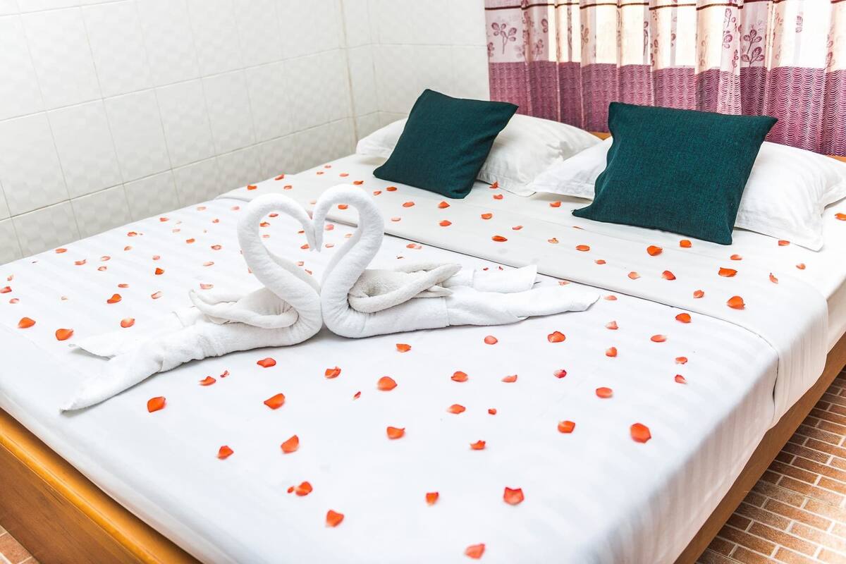Standard Room | Minibar, in-room safe, soundproofing, WiFi (free)