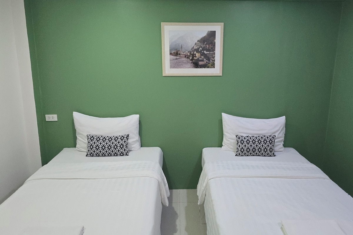 1 bedroom, blackout curtains, free WiFi, bed sheets