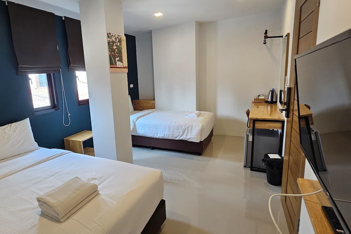 Superior Triple Room - Building 2 | Cortinas blackout, wifi gratis y ropa de cama