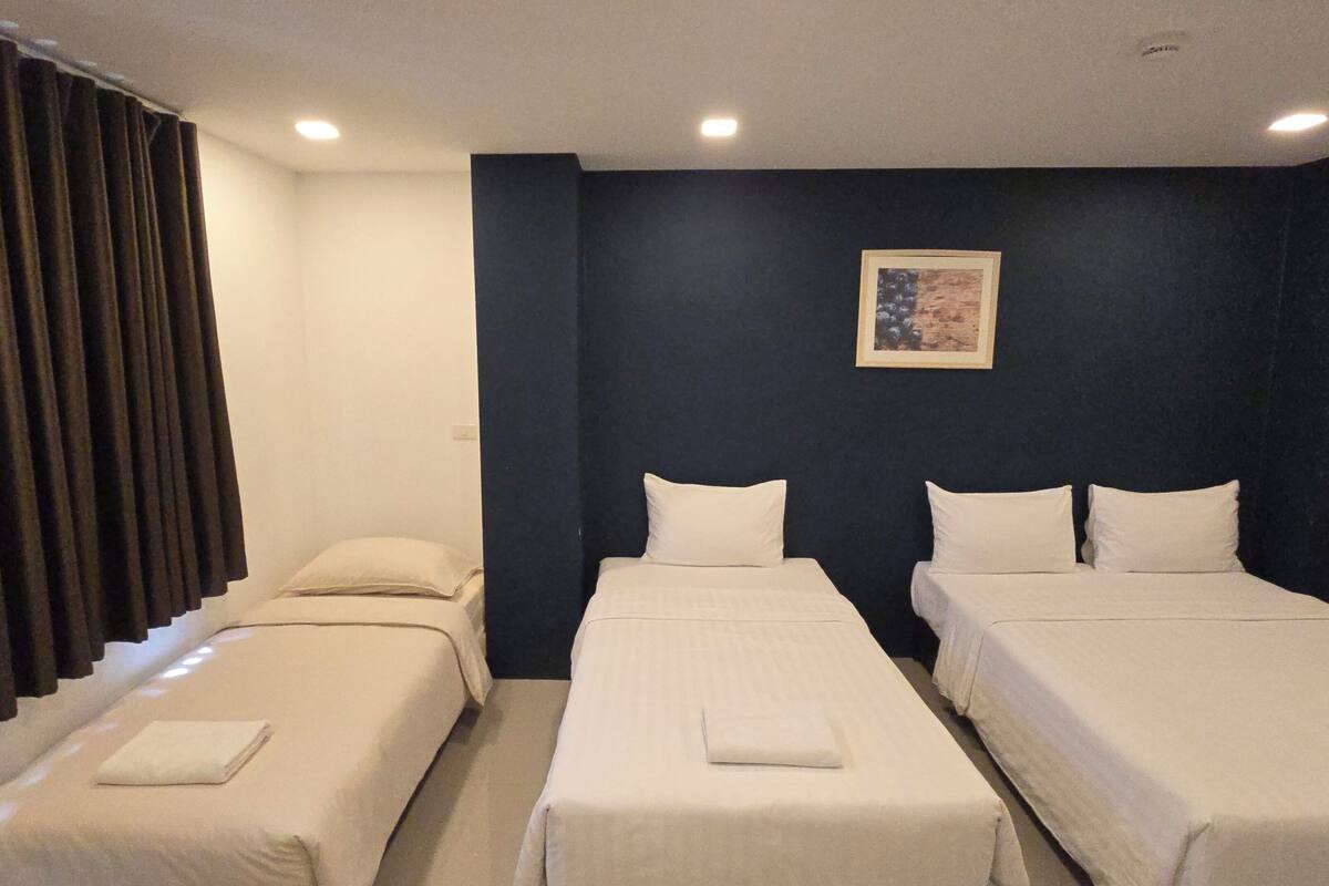1 bedroom, blackout drapes, free WiFi, bed sheets