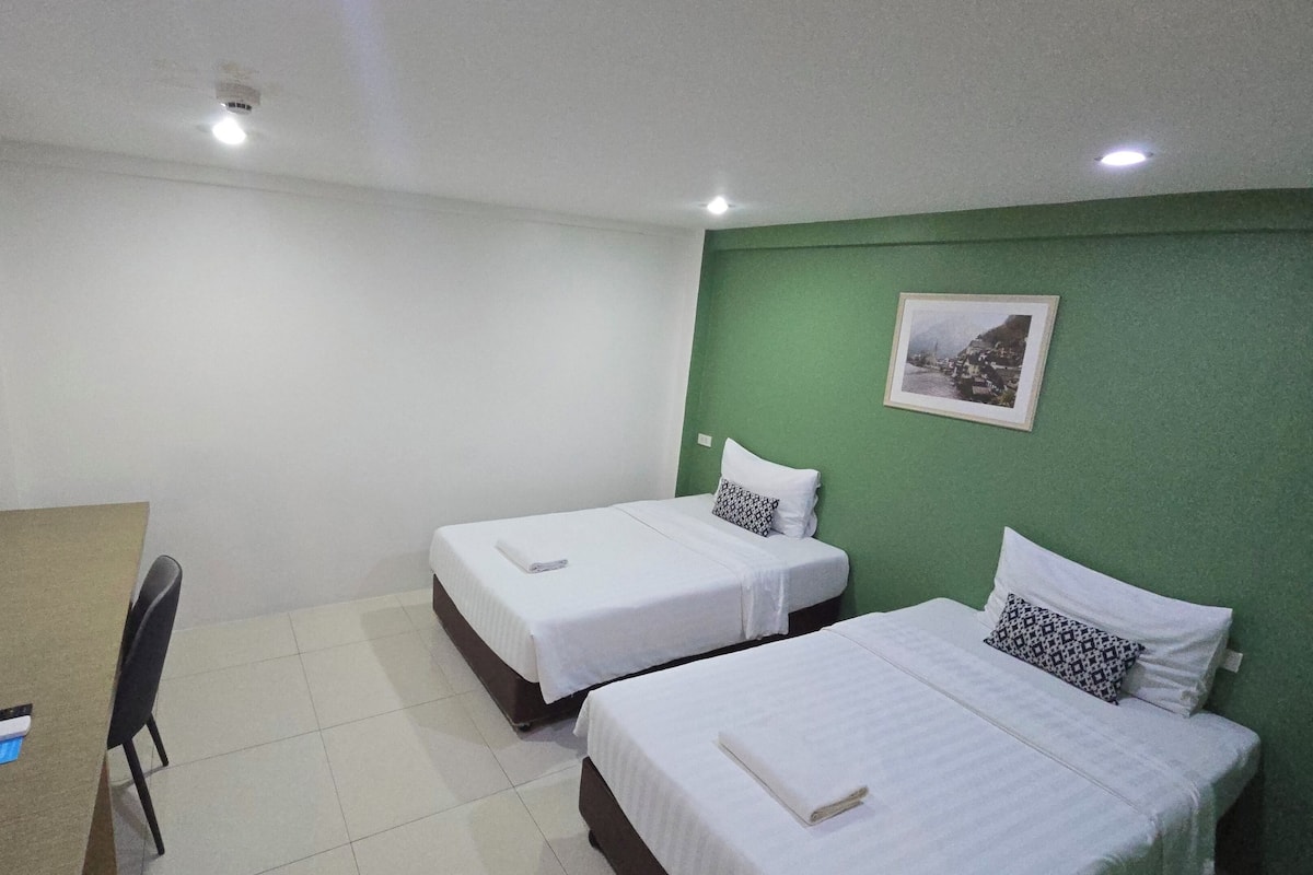 1 bedroom, blackout curtains, free WiFi, bed sheets