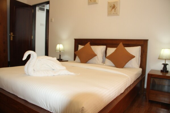 Deluxe Apartment, 2 Bedrooms, Mountain View | 2 bedrooms, desk, free WiFi