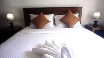 Deluxe Apartment, 2 Bedrooms, Mountain View | 2 bedrooms, desk, free WiFi