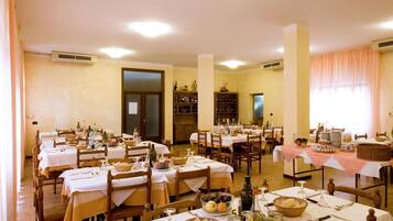 Lunch and dinner served