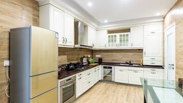 Villa | Eigene Kochnische | Kühlschrank, Mikrowelle, Herdplatte, Wasserkocher