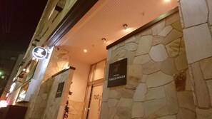 تفاصيل الفندق من الخارج