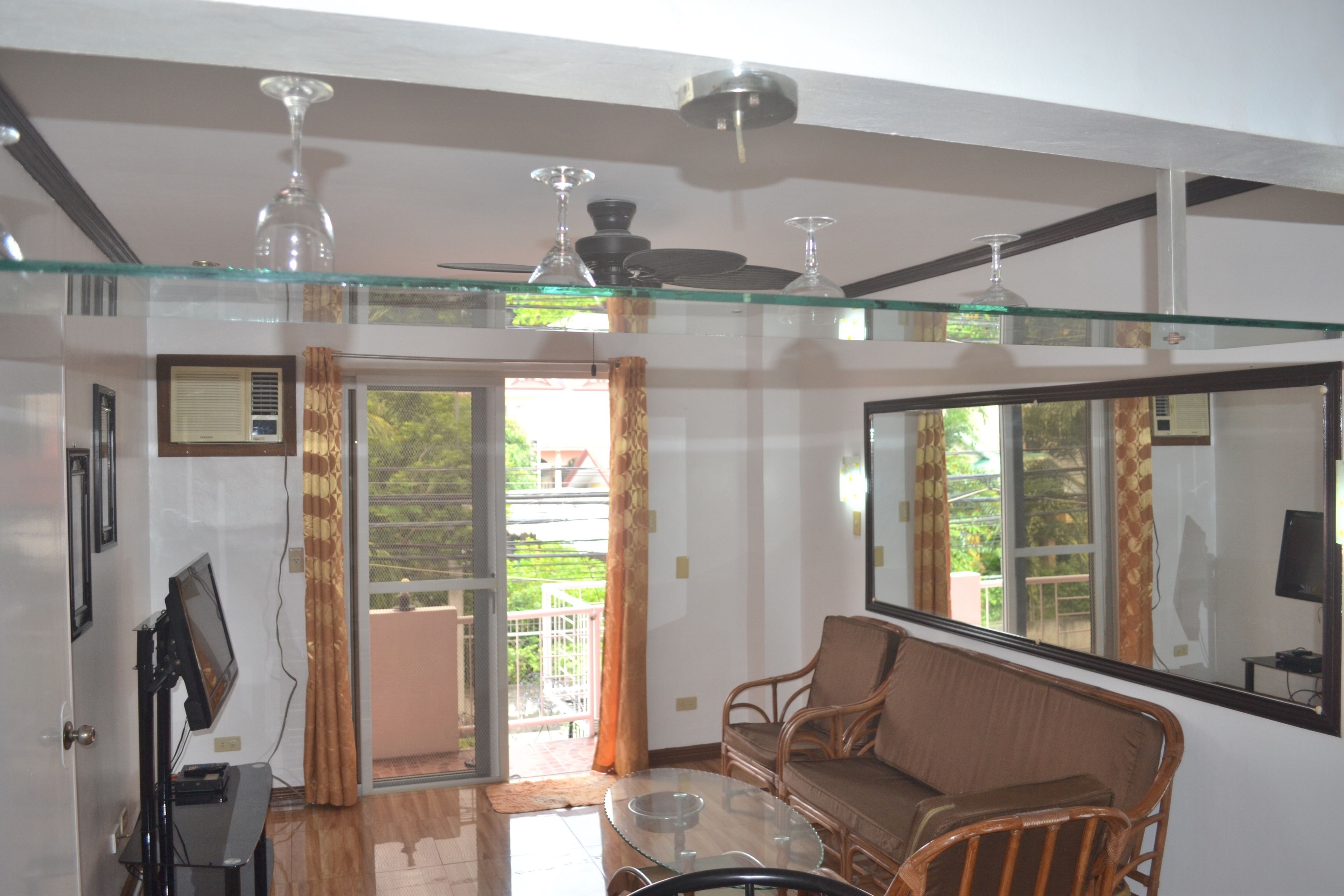 华丽公寓, 1 间卧室 | 起居区 | 32-英寸纯平电视 （配备有线频道）、电视