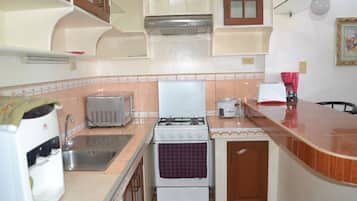 Deluxe Apartment, 1 Bedroom | Private kitchen | Full-size fridge, microwave, oven, stovetop