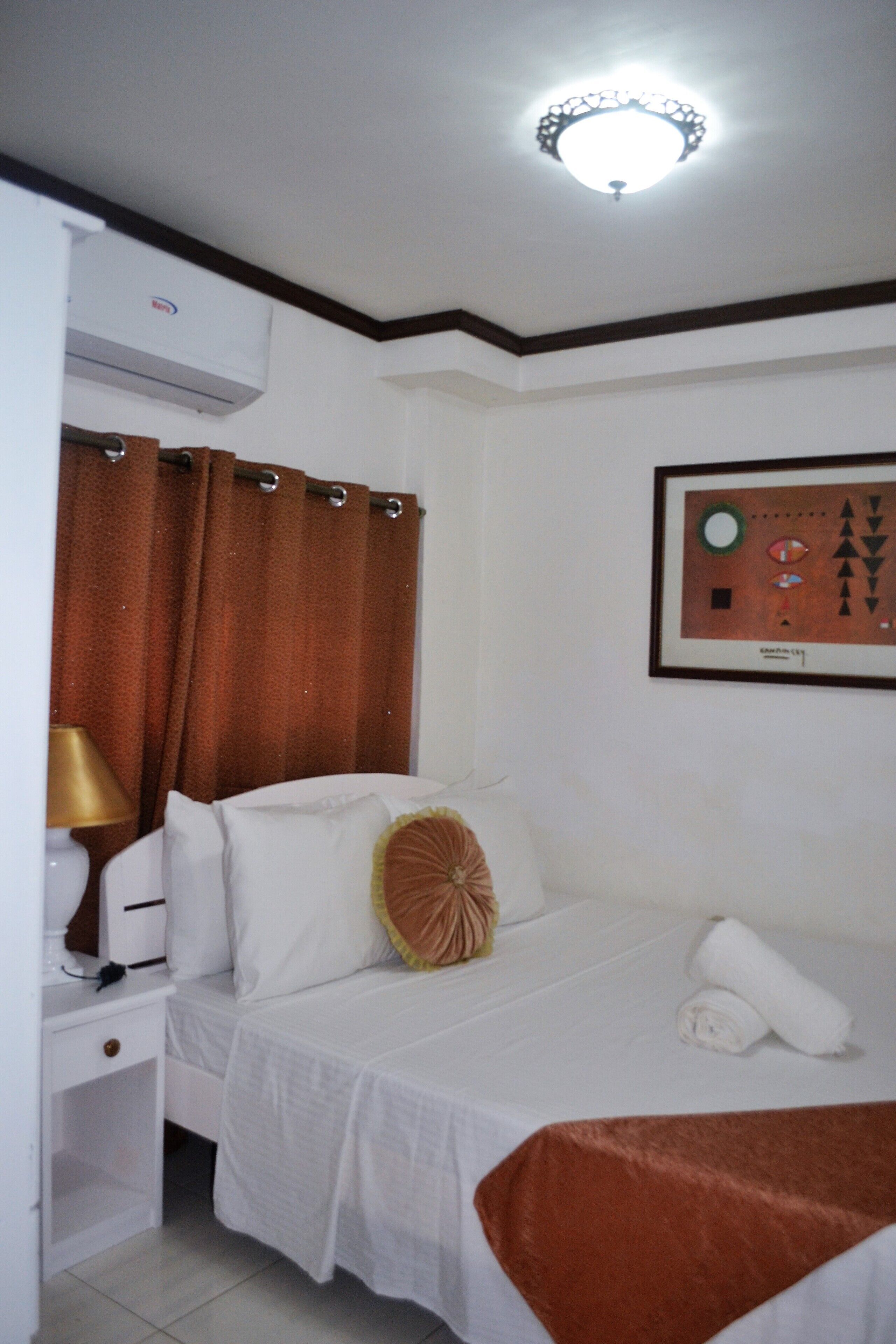 Camas con efecto memoria, decoración personalizada y wifi gratis 