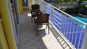 Memory foam beds, individually decorated, free WiFi, bed sheets