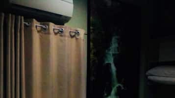 Comfort Double or Twin Room | Desk