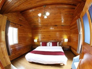Signature-Chalet, 1 Schlafzimmer, zum Innenhof hin | Schreibtisch, Verdunkelungsvorhänge, schallisolierte Zimmer