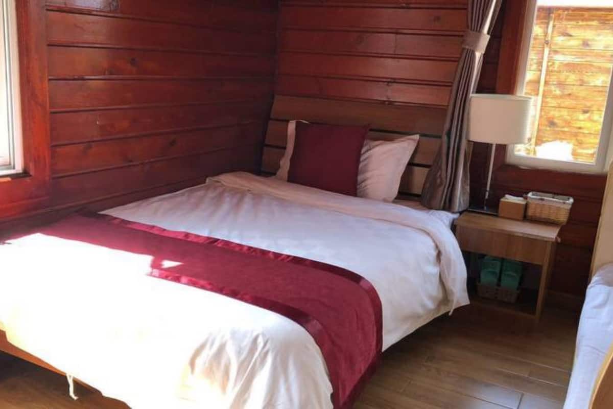 Signature Chalet, 1 Bedroom, Courtyard Area | Desk, blackout drapes, soundproofing, iron/ironing board