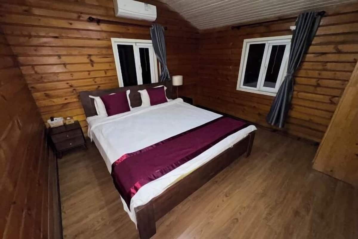 Bureau, rideaux occultants, chambres insonorisées