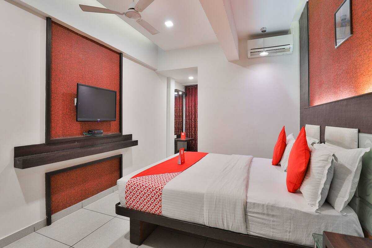 Honeymoon Suite, 1 Queen Bed | Free WiFi