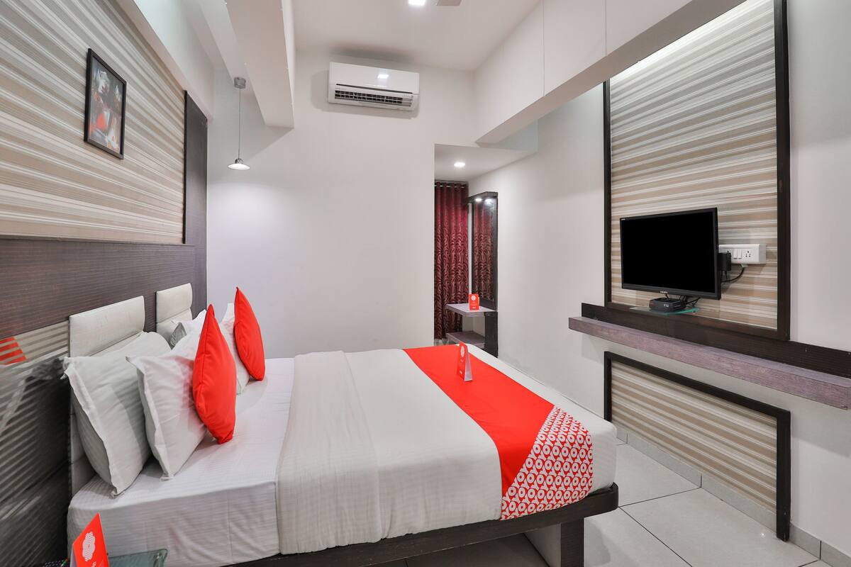 Deluxe Double Room, 1 Queen Bed | Free WiFi
