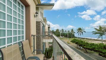 Quadruple Room with Sea View | Free WiFi, bed sheets