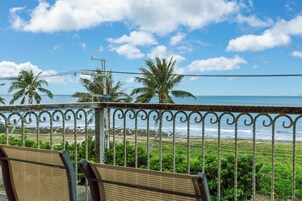 Deluxe Quadruple Room | Free WiFi, bed sheets