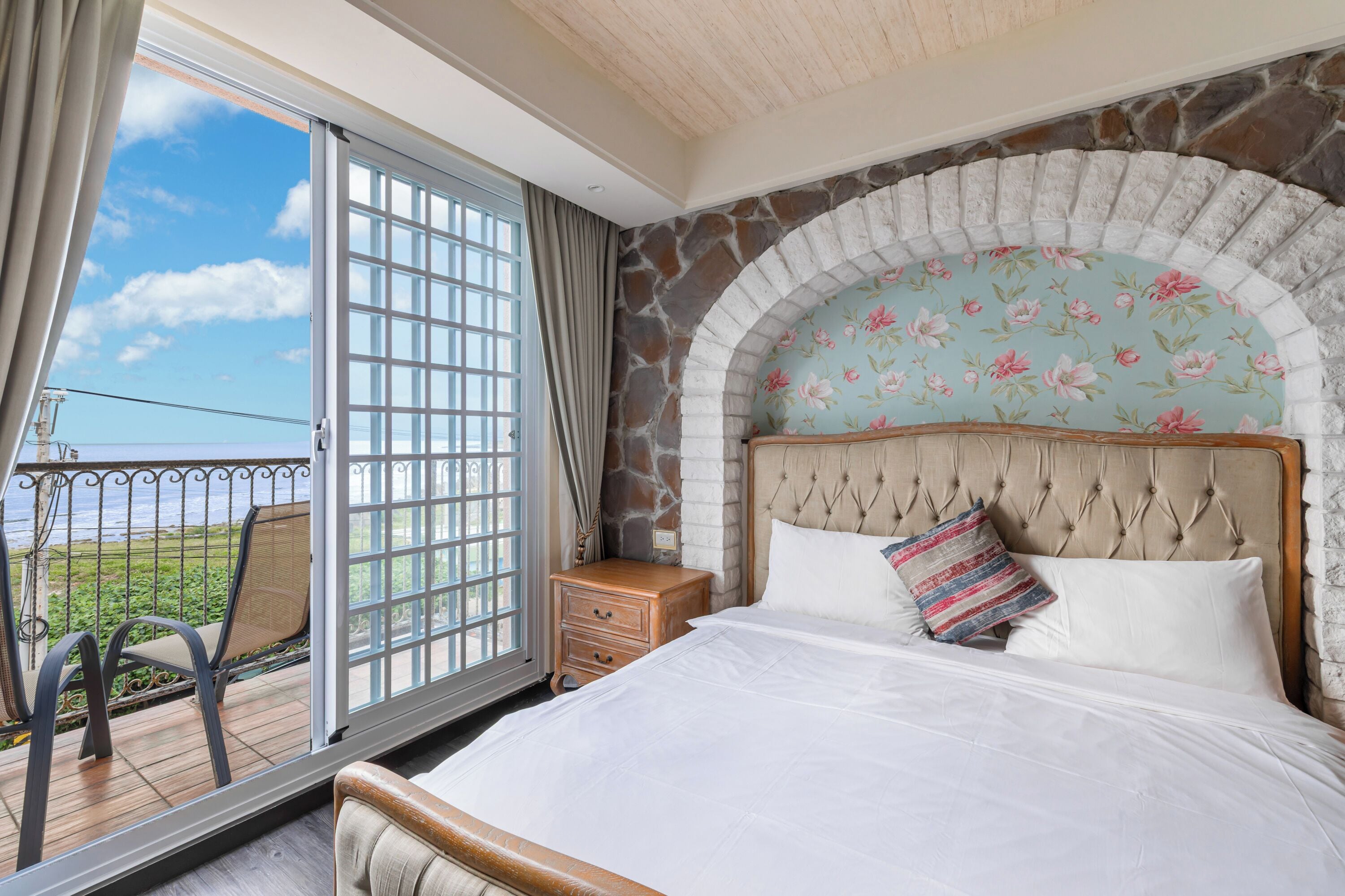 Kahden hengen deluxe-huone, parveke, valtamerinäköala | Ilmainen Wi-Fi, vuodevaatteet