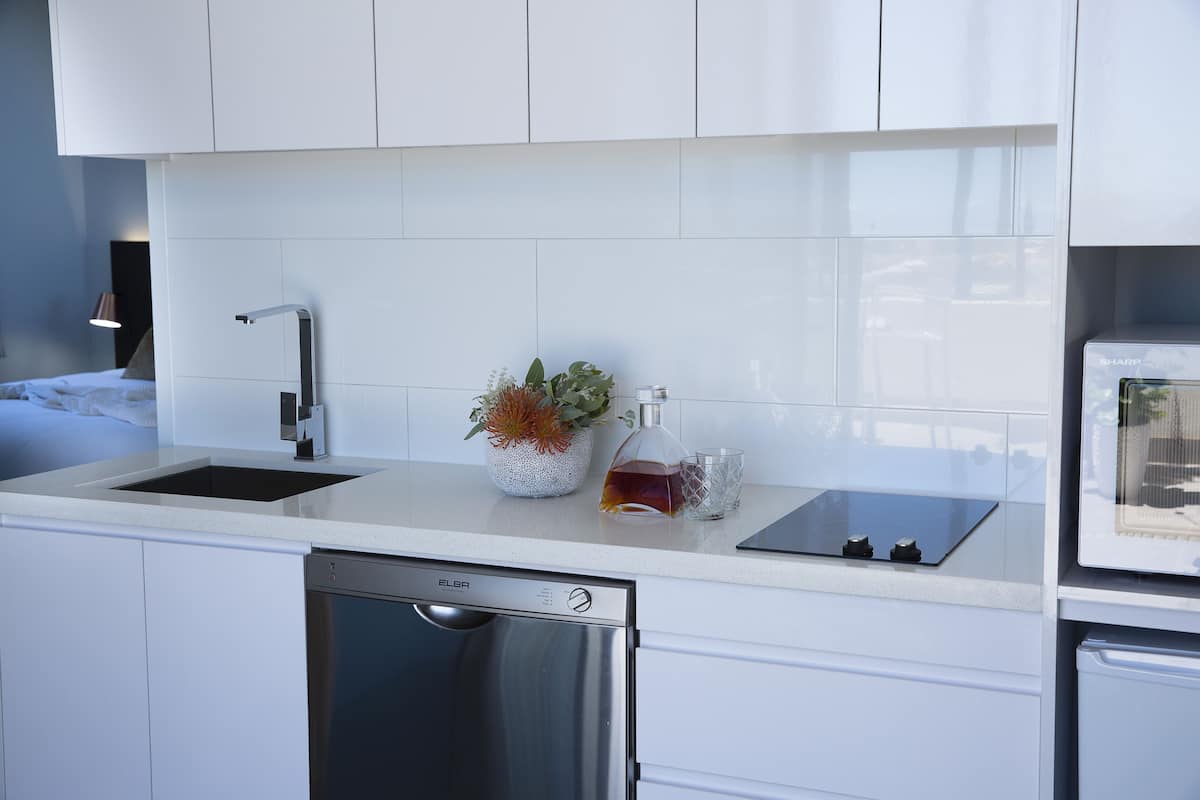 fridge, coffee/tea maker, electric kettle