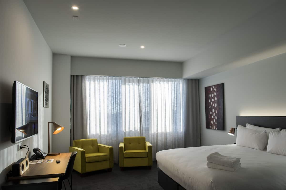 Ropa de cama de alta calidad, camas Select Comfort y minibar