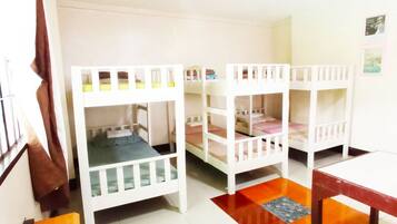 Yhteismajoitus (For 10) | 1 makuuhuone, työpöytä, ilmainen Wi-Fi, vuodevaatteet