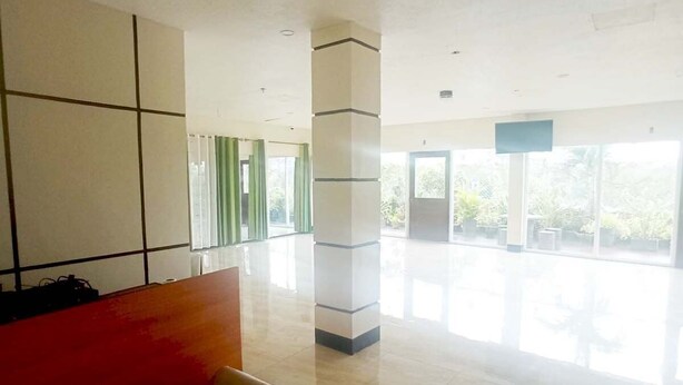 Gambar tidak terklasifikasi, 1 dari 100, tombol
