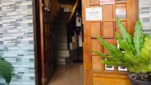 Gambar tidak terklasifikasi, 3 dari 100, tombol