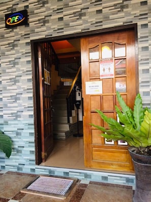 Front of property - B&J Guesthouse and Functions Inc (Tagbilaran)