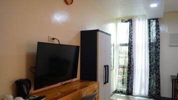 Family Room | Room amenity