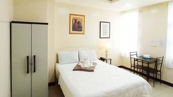 1 bedroom, desk, free WiFi, bed sheets