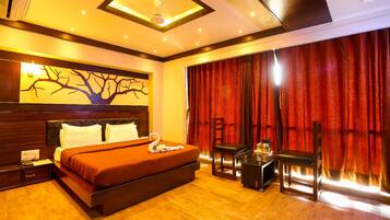 Habitación Royal | Ropa de cama de alta calidad, caja fuerte, sistema de insonorización