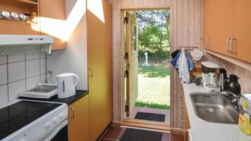 Refrigerador, parrilla de estufa, lavavajillas y cafetera y tetera