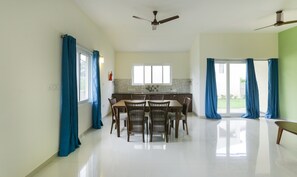 Breakfast area - Treebo Laa Gardenia Resort, Yelagiri (Tirupattur)