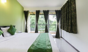 Premium Room | Desk, iron/ironing board, rollaway beds, free WiFi