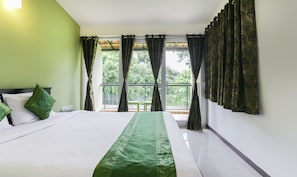 Premium Room | Desk, iron/ironing board, rollaway beds, free WiFi