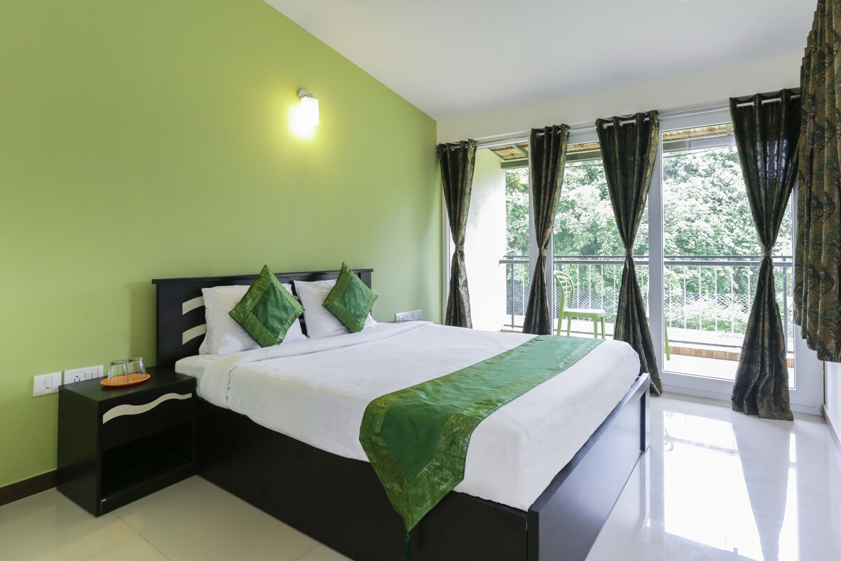 Premium Room | Desk, iron/ironing board (on request), rollaway beds, free WiFi